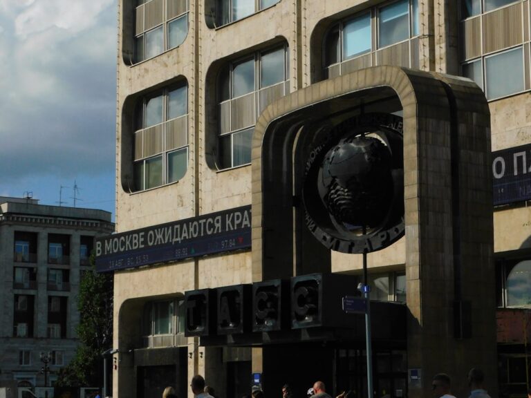 ΔΝΤ: Υψηλότερες τιμές και βραδύτερη ανάπτυξη για την παγκόσμια οικονομία