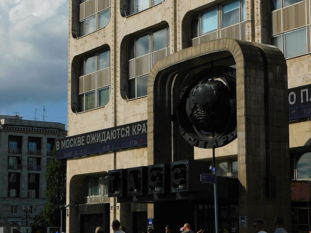 ΔΝΤ: Υψηλότερες τιμές και βραδύτερη ανάπτυξη για την παγκόσμια οικονομία