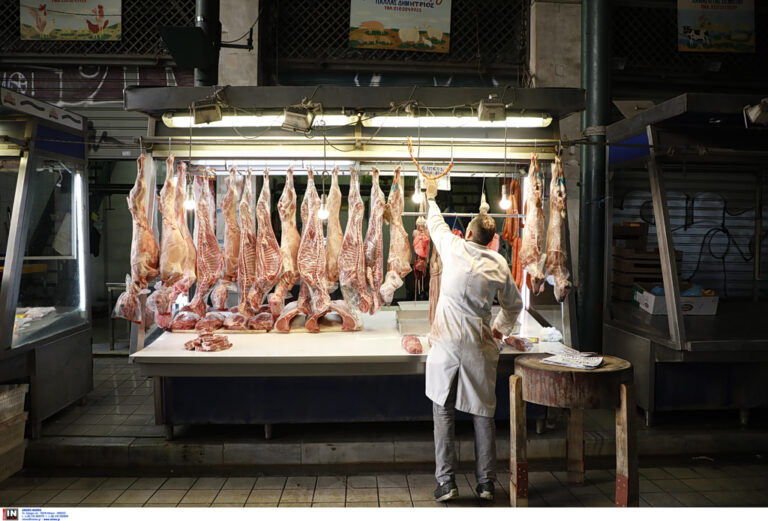 Πασχαλινή αγορά: τι αγοράζουν οι Έλληνες και πόσο ξοδεύουν