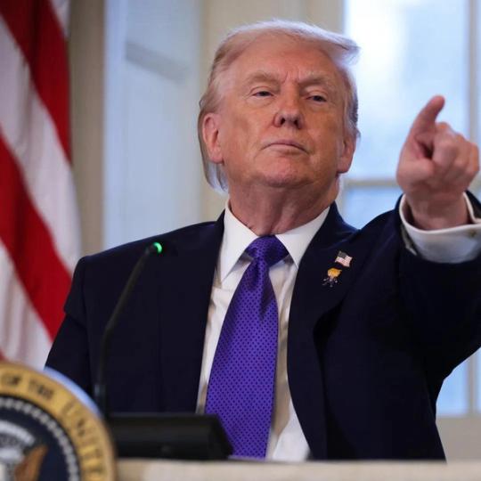 Το Bitcoin υποχωρεί καθώς οι ΗΠΑ πιέζουν το Ιράν για το Στενό του Ορμούζ